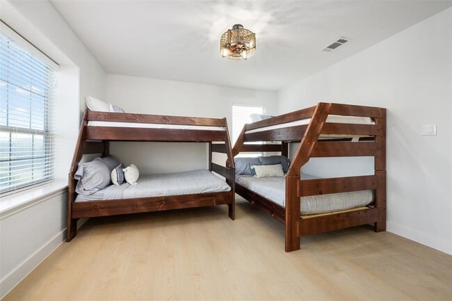 Building Photo - 3008 Point Cove