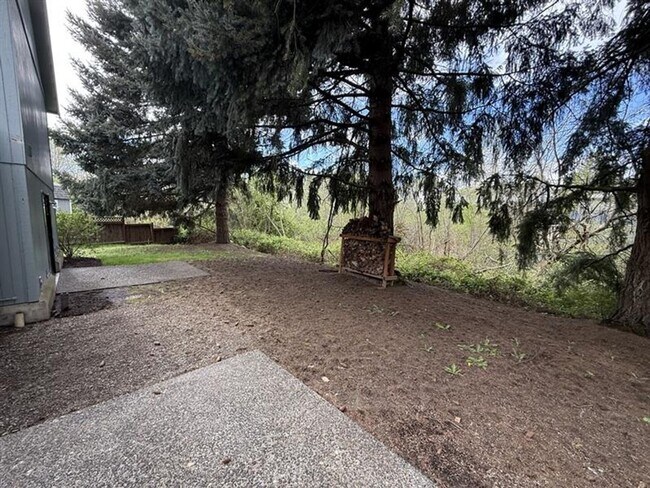 Building Photo - 17565 NW Woodmere Ct