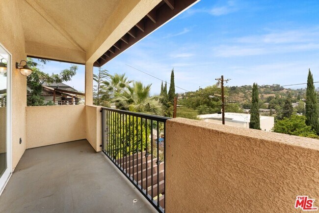 Building Photo - 1630 Bridgeport Dr