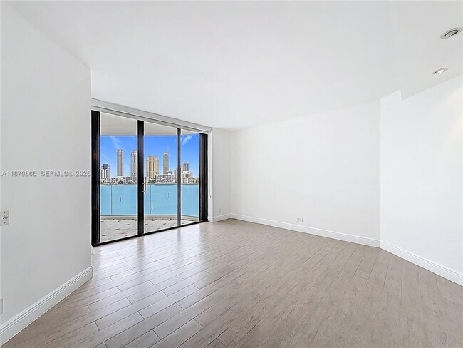 Building Photo - 2800 Island Blvd