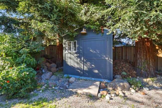 Building Photo - 954 Sunlite Dr