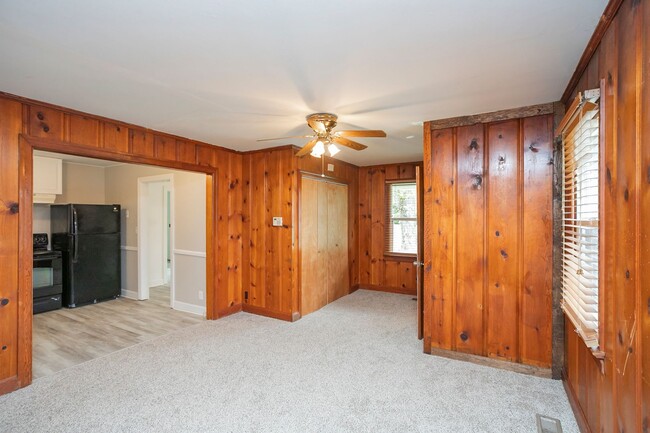 Building Photo - 208 Hillcrest Dr