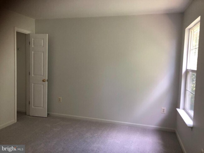 Building Photo - 5558 Clifton Crest Way