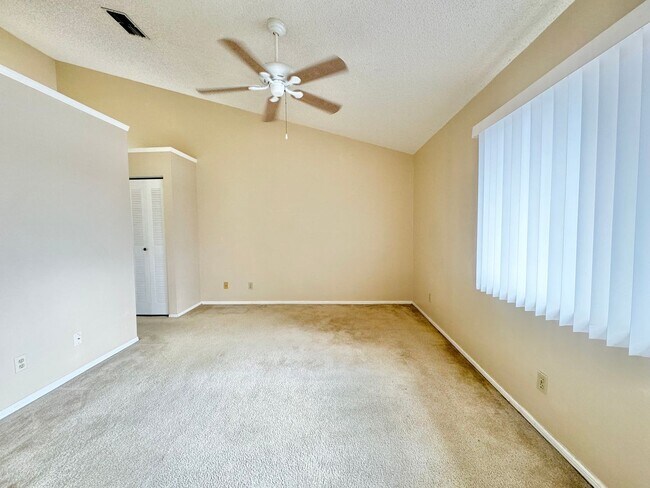 Building Photo - Winterset Condo