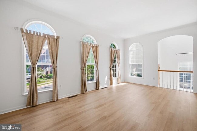 Building Photo - 44094 Saxony Terrace