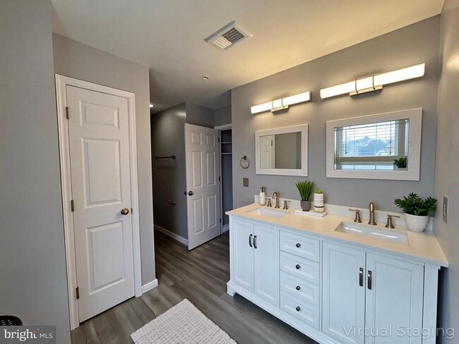 Building Photo - 10108 Oklahoma Ct