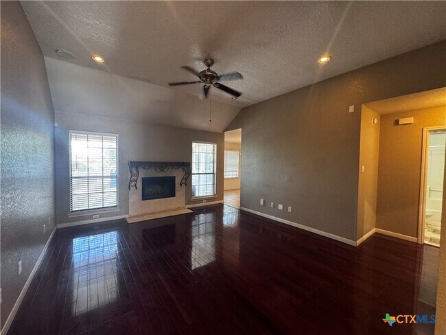 Building Photo - 1518 Chardonnay Dr