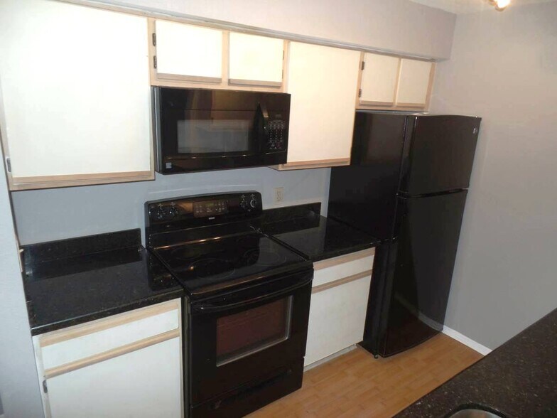 Building Photo - 2851 N Oakland Forest Dr