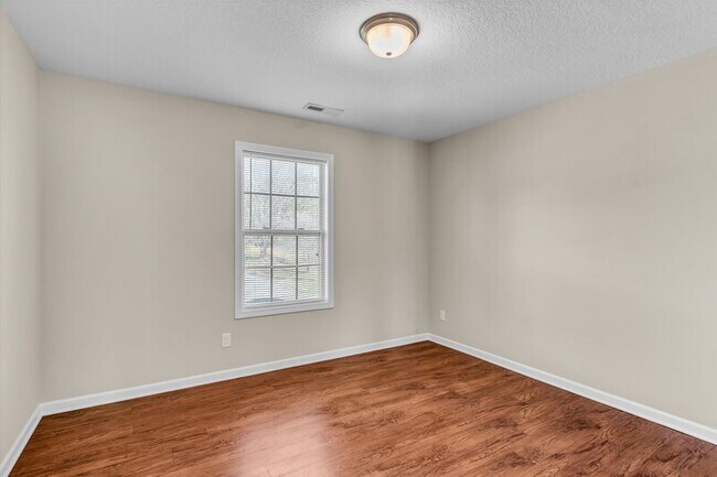 Building Photo - 521 S Old Sevierville Pike