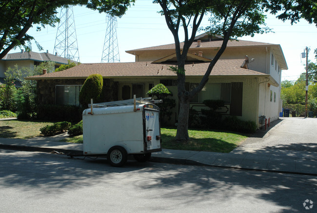 Primary Photo - 482 Hawthorn Ave