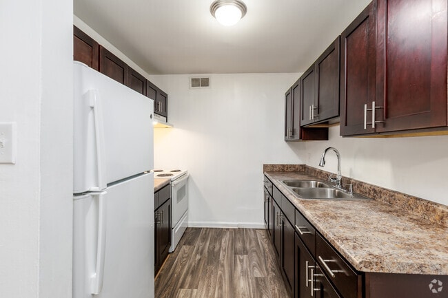 Interior Photo - Colonial Point Apartments