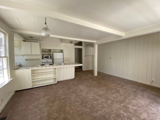 Building Photo - 190 W K St