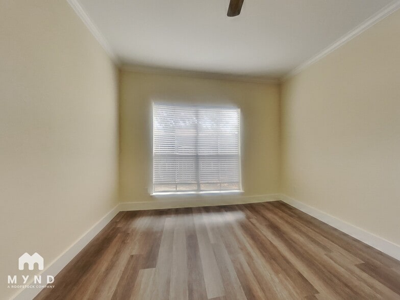 Building Photo - 2100 Tanglewilde St