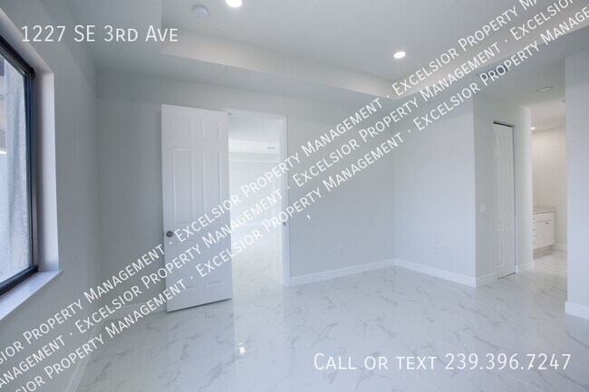 Building Photo - 1227 SE 3rd Ave