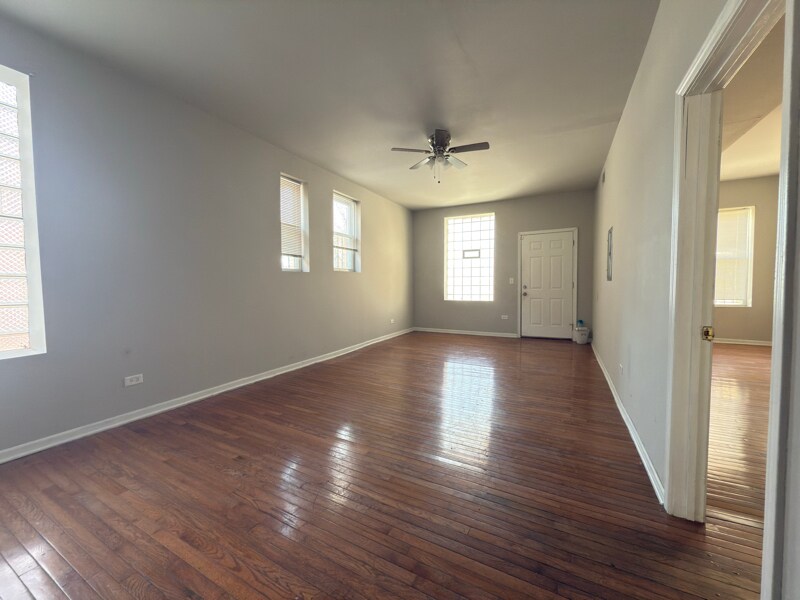 Building Photo - 5116 S Prairie Ave