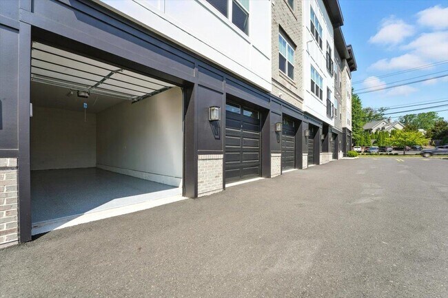 Building Photo - 440 NORTH Ave E