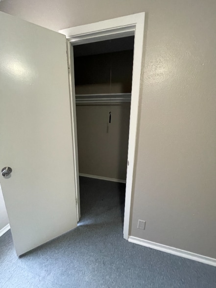 Building Photo - 127 Willow Brook Dr