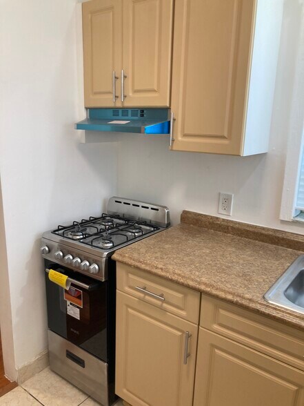 Building Photo - 2101 Bay Dr