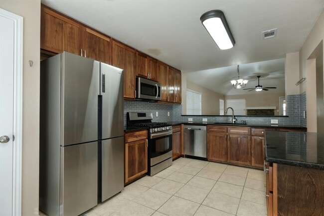 Building Photo - 5208 Walnut Grove Ct