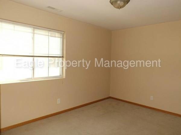 Building Photo - 6723 Creekside Dr NE