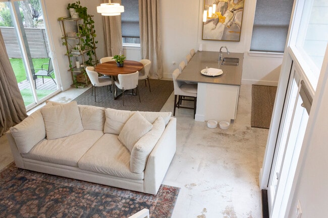 Building Photo - 1409 Singleton Ave