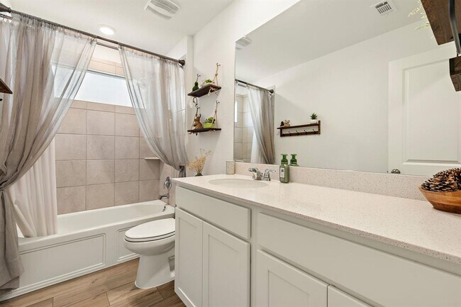 Building Photo - 424 Sebring Cir