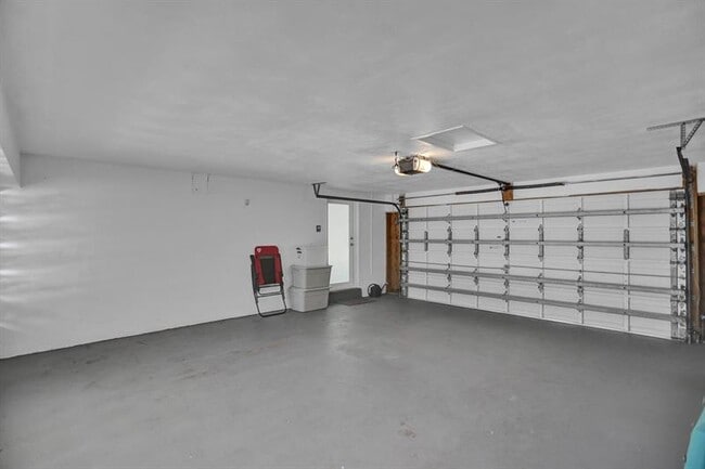 Building Photo - 2616 NE 27th Terrace