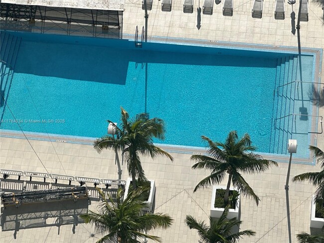 Building Photo - 951 Brickell Ave