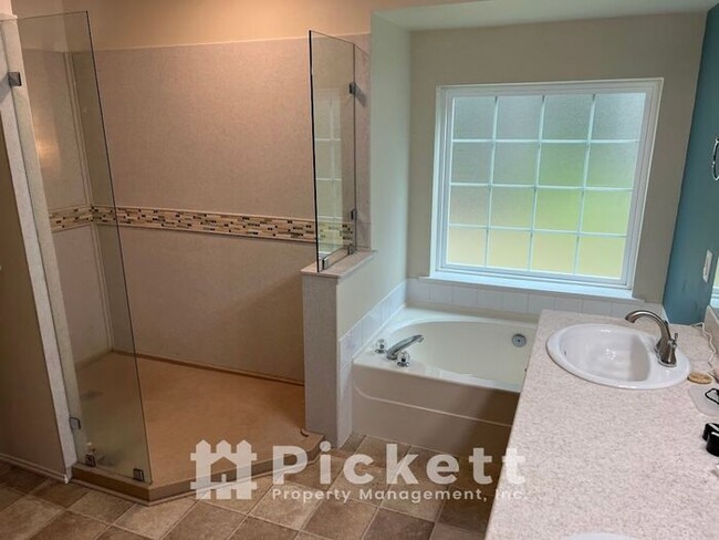 Building Photo - 3 Bedroom Rambler in McCormick Woods!