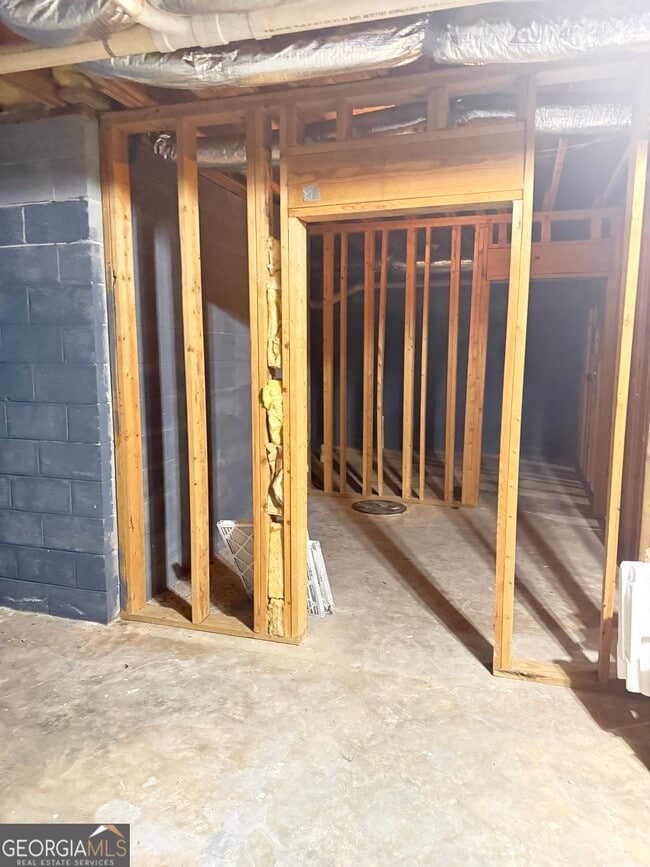 Building Photo - 564 Edgefield Way