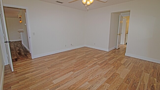 Building Photo - 8804 SE Jardin St