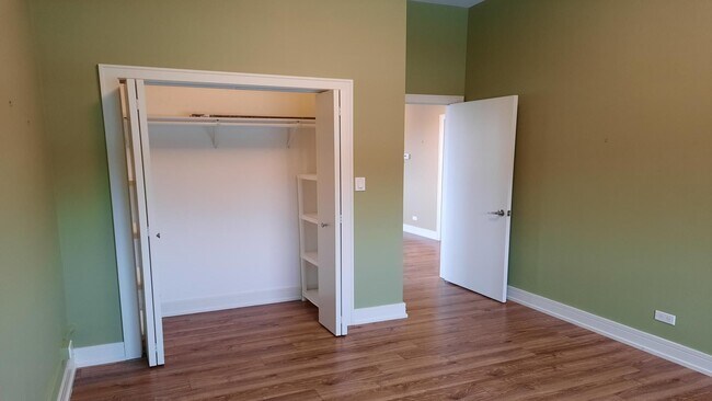 Building Photo - Elevate Your Lifestyle, Stunning 3-Bedroom Loft in Evanston