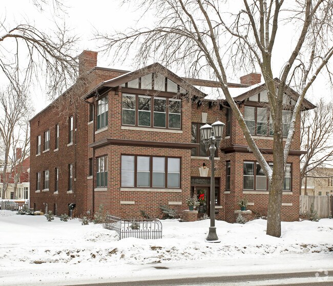 827 Grand Ave 827 Grand Ave Saint Paul MN 55105 Apartment Finder