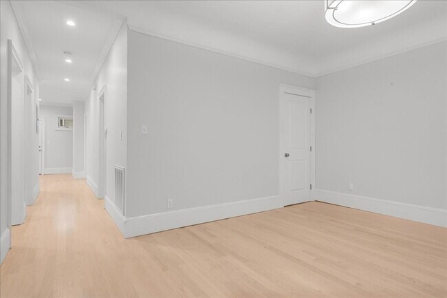 Building Photo - 16 Maryland St