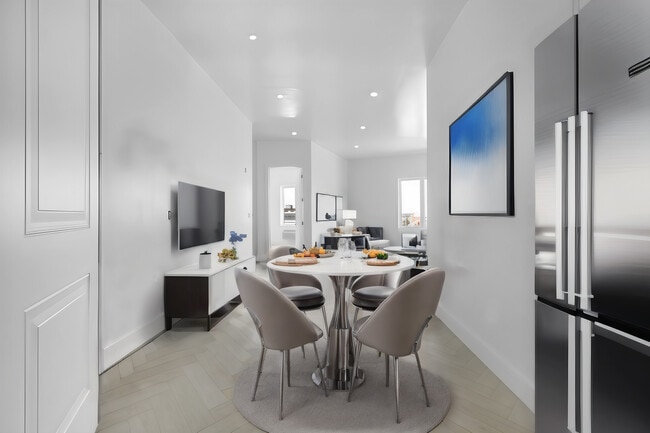 Building Photo - 711 Main Ave