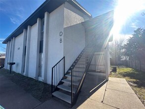 Building Photo - 1401 Old Bardwell Rd