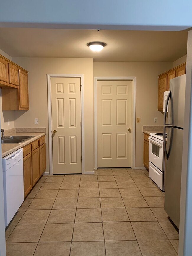 Building Photo - Ready NOW 3 Bedroom For Lease -  Bentonvil...