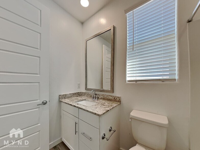 Building Photo - 19353 W Elm St