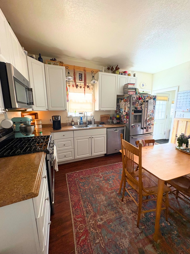 Building Photo - Spacious and Bright 3B Home in Longmont Available for August. Great Location!