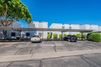 Building Photo - Less than 2 miles from Old Town Scottsdale!