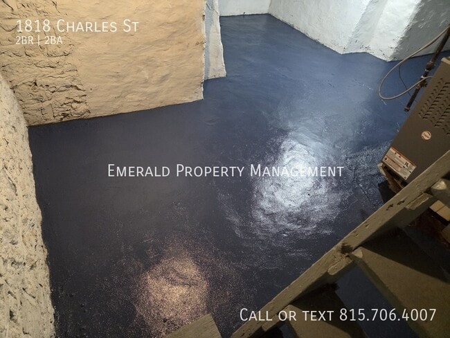 Building Photo - 1818 Charles St