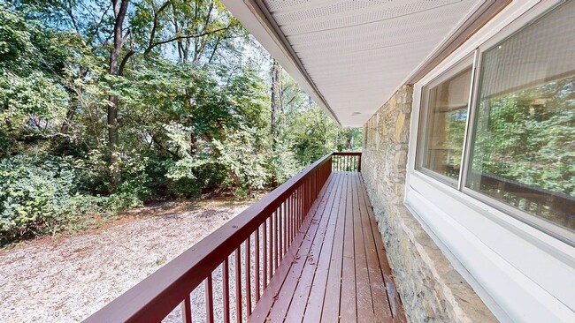 Building Photo - 32 Marion St