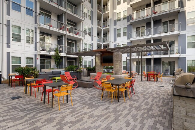 Building Photo - 1270 Spring St NW