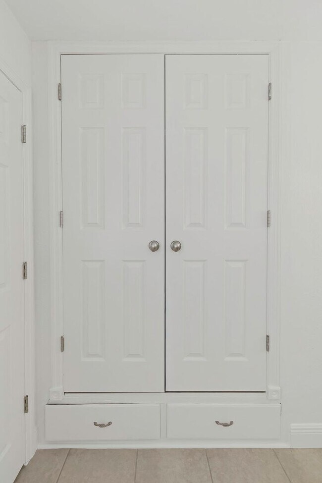 Building Photo - 5148 Tampa Bay Growth Fund 2 LLC