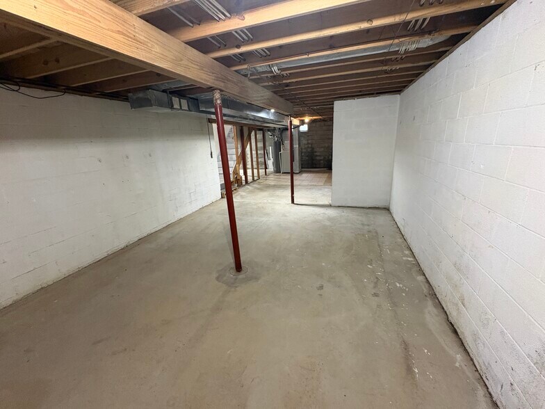 Building Photo - 1074 Lakegrove Ct