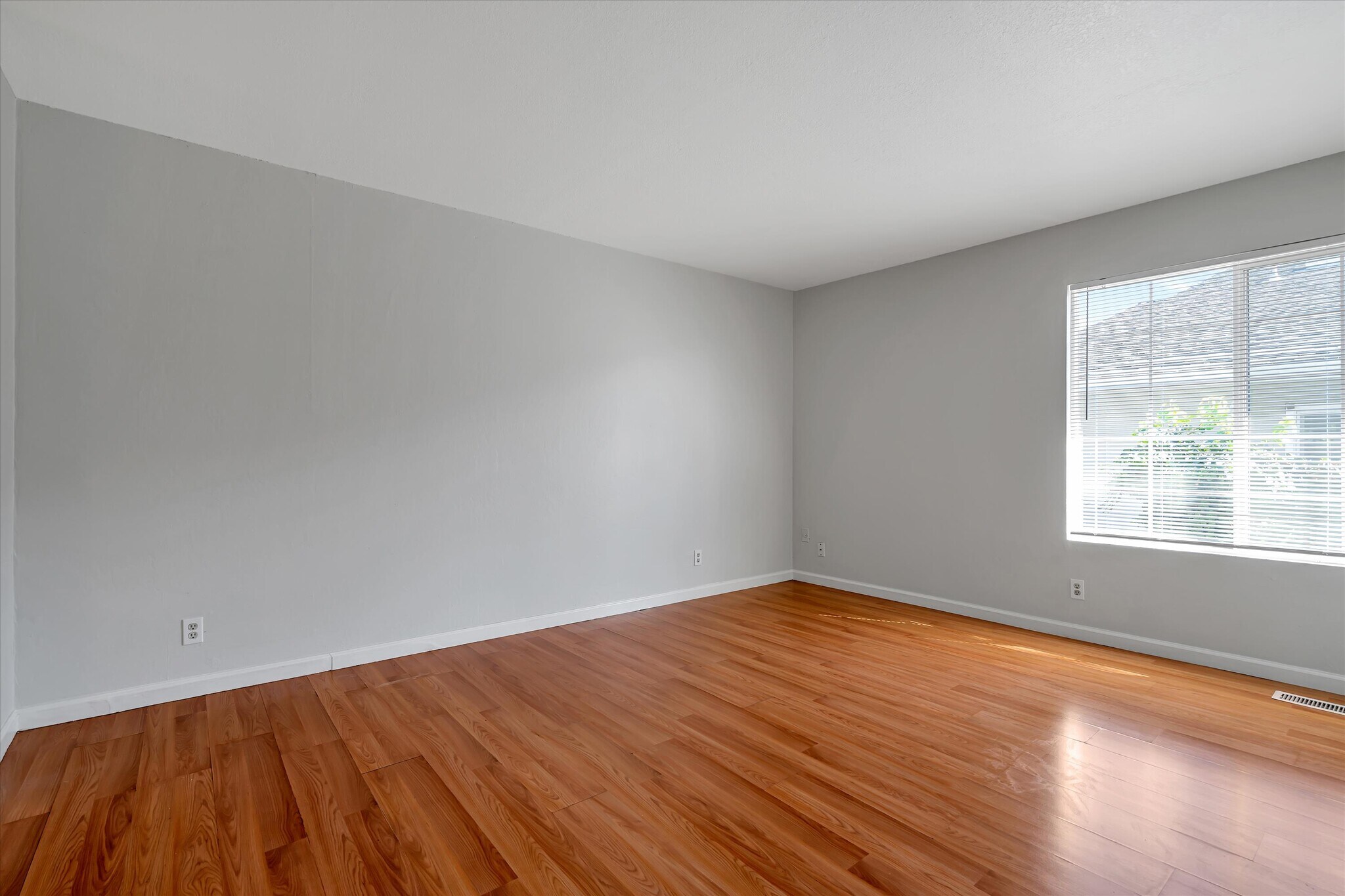 Building Photo - 30079 Vanderbilt St