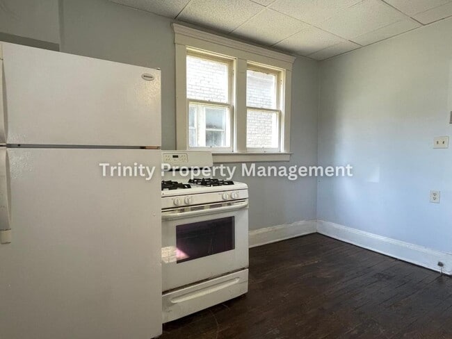 Building Photo - 103 Grove Ave