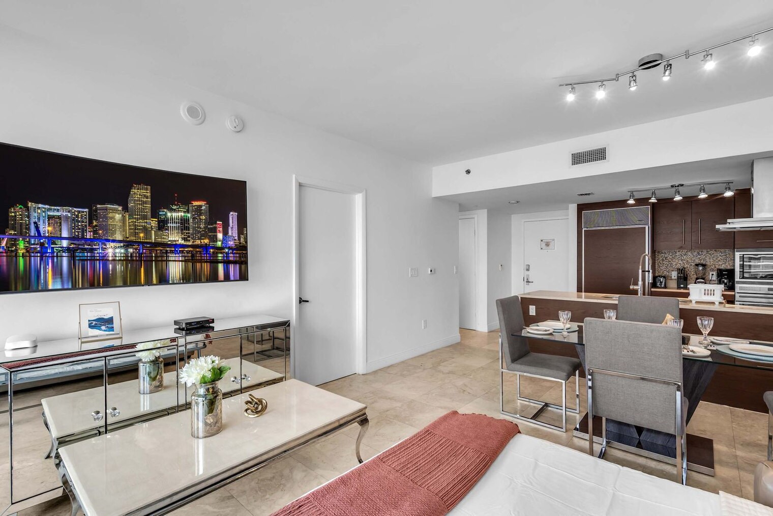 Building Photo - 485 Brickell Ave