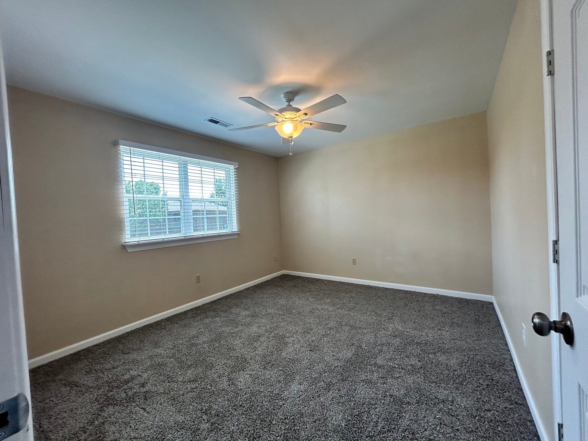 Building Photo - 10 Granada Blvd