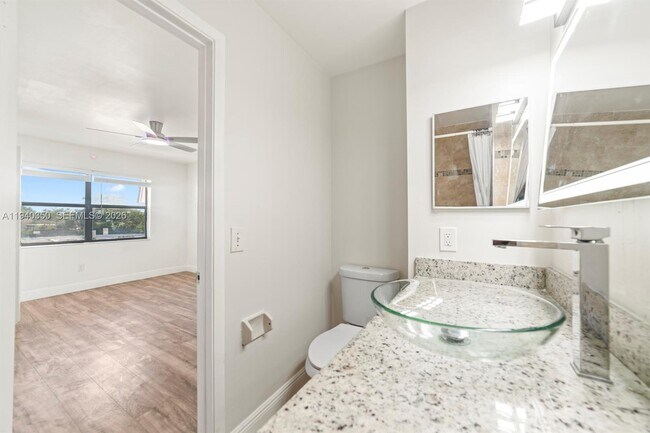 Building Photo - 880 NE 207th Terrace